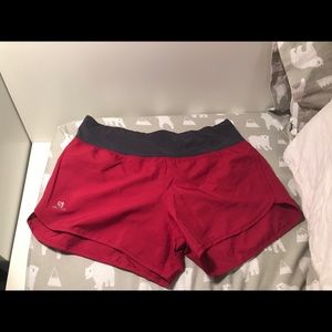 Salomon Cairn Short in Beet Red